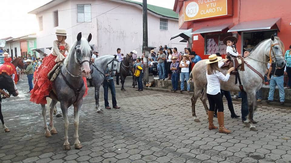 Los niños y niñas de Camoapa y otros municipios de Nicaragua participaron ayer en el desfile Hípico Infantil, en lo que estima la participación aproximada de unos mil caballistas.