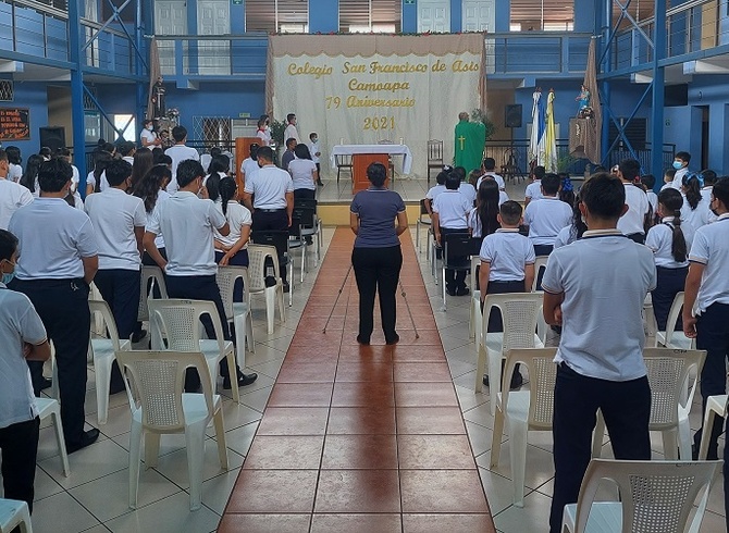 Comunidad educativa de Camoapa se prepara para la cuaresma