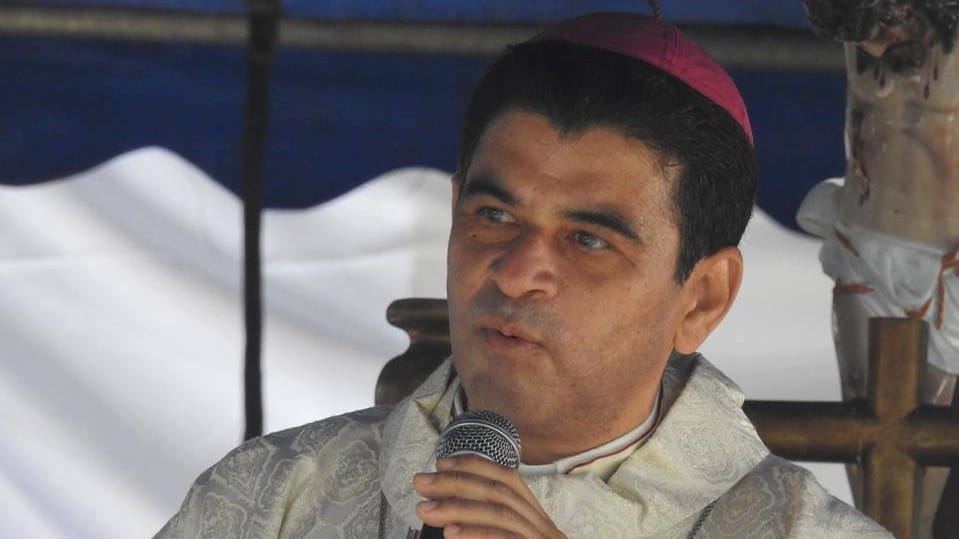 Monseñor Rolando Álvarez, salió este lunes de la Parroquia Santo Cristo, ubicada en Las Colinas en Managua y regresa a la curia de Matagalpa.