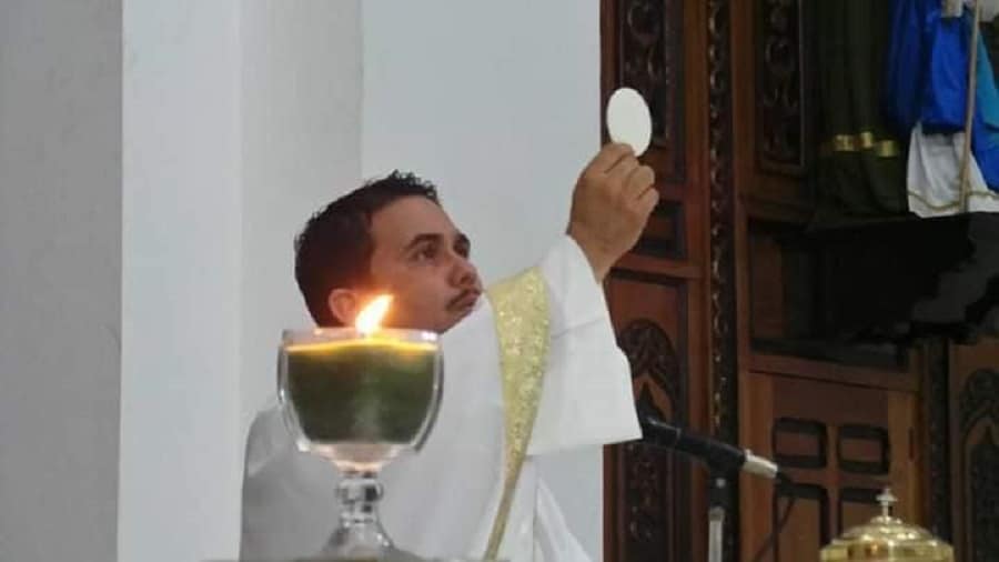 Padre Oscar Danilo Benavidez Tinoco, párroco de la iglesia Espíritu Santo, ubicada en el municipio de Mulukukú