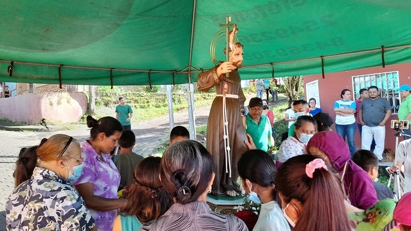 San Francisco de Asís permanecerá en el templo parroquial durante sus fiestas