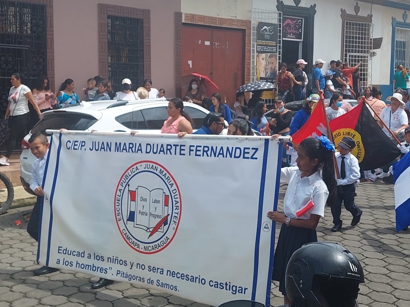 La imagen tiene un atributo ALT vacío; su nombre de archivo es RC_220912_Desfile_Preescolar_Camoapa.jpg
