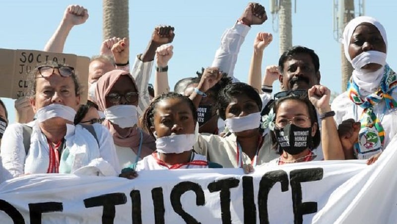 Protestas en la COP27 demandan que países ricos paguen por las consecuencias de los desastres naturales