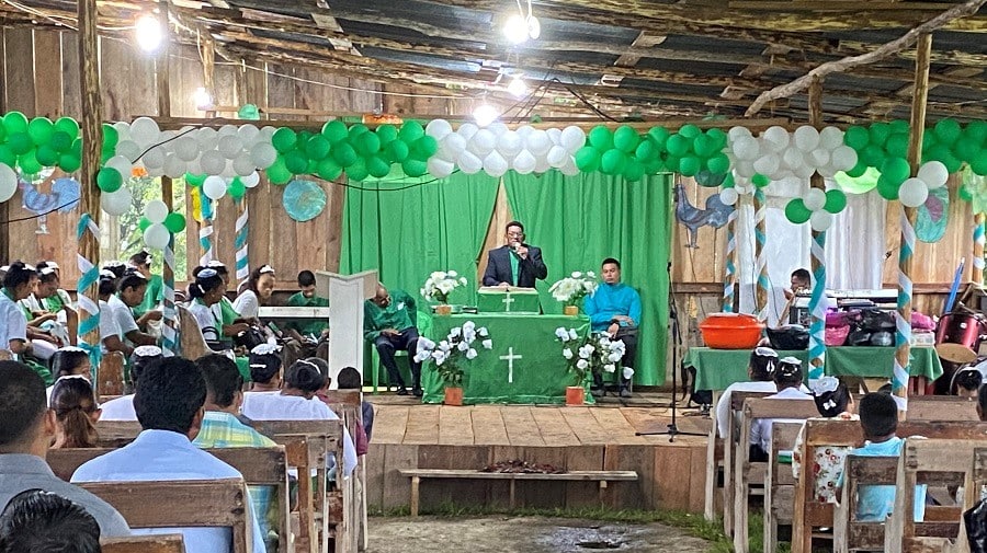 Ulwas se unen para construir iglesia Morava en Karawala