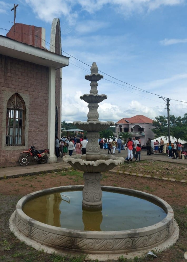 Fuente ubicado en el costado Sur de la Parroquia Medalla Milagrosa.