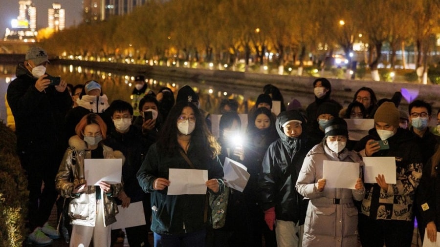 China levanta algunas restricciones contra la COVID-19 en medio de protestas