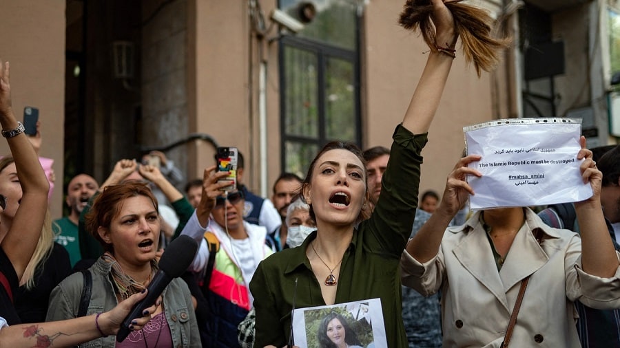 “Policía de la moral” en Irán podría ser suspendida tras tres meses de protestas contra el Gobierno