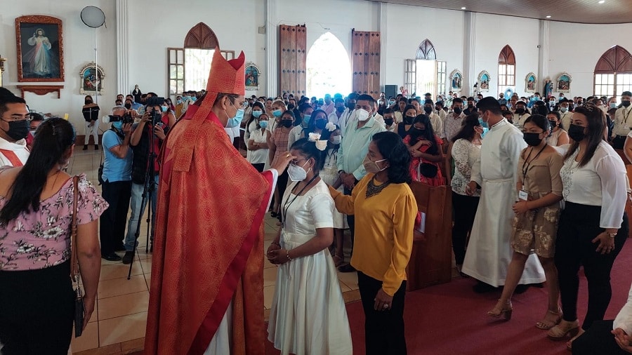 Jóvenes de Camoapa reciben el sacramento de la confirmación