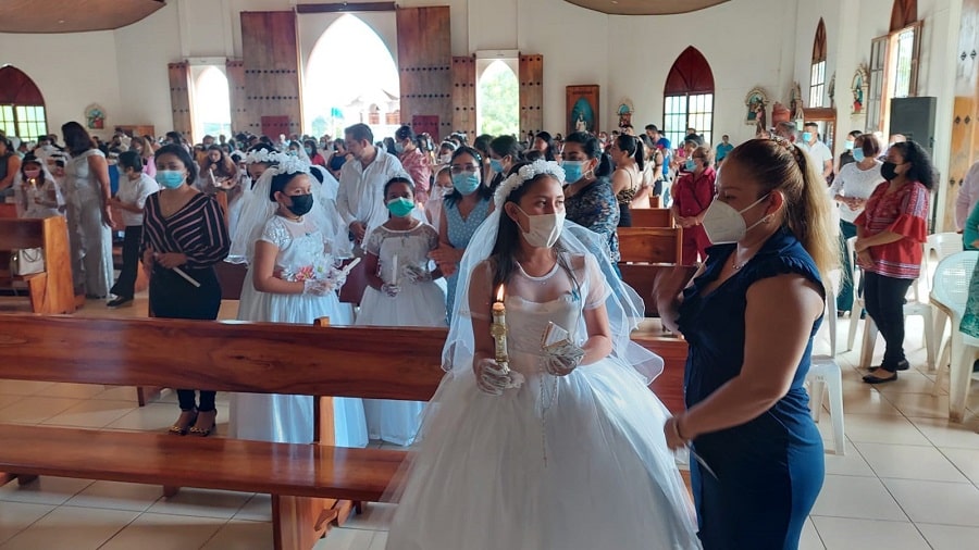200 niños y niñas de Camoapa reciben su primera comunión