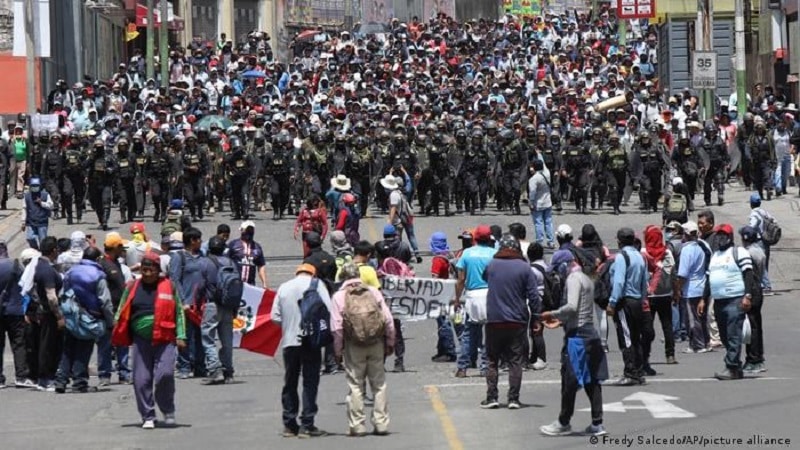 Continúan protestas masivas en Perú
