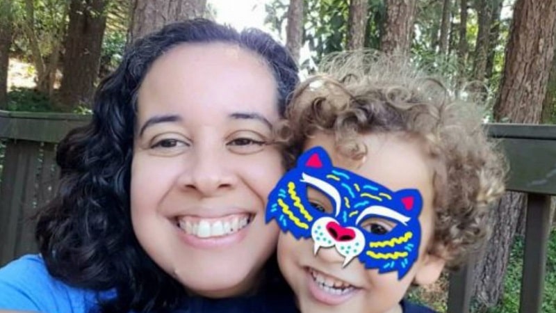 Presa política Suyén Barahona logró hablar por teléfono con su hijo