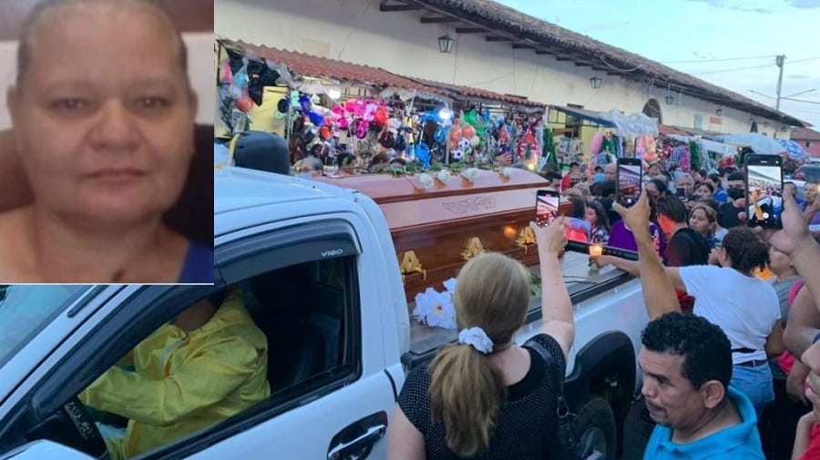 La comerciante Aleyda Catalina Gómez Sandoval tenía dos tramos de juguetes en el ‘Mercadito’ de artesanía en el centro de León. Todos los años invertía para esta temporada en juguetes y arreglos navideños.