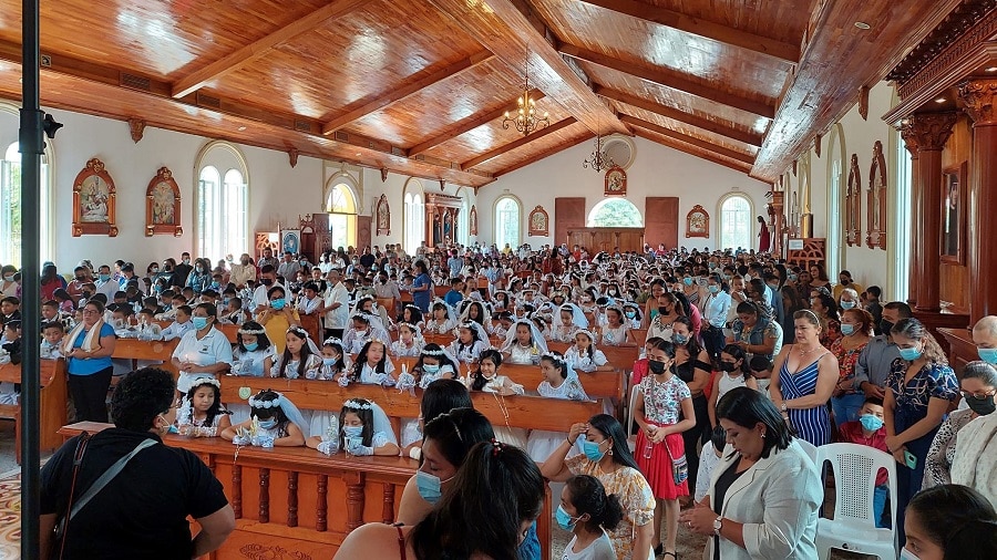 Ciento noventa niños y niñas de Camoapa reciben su primera comunión