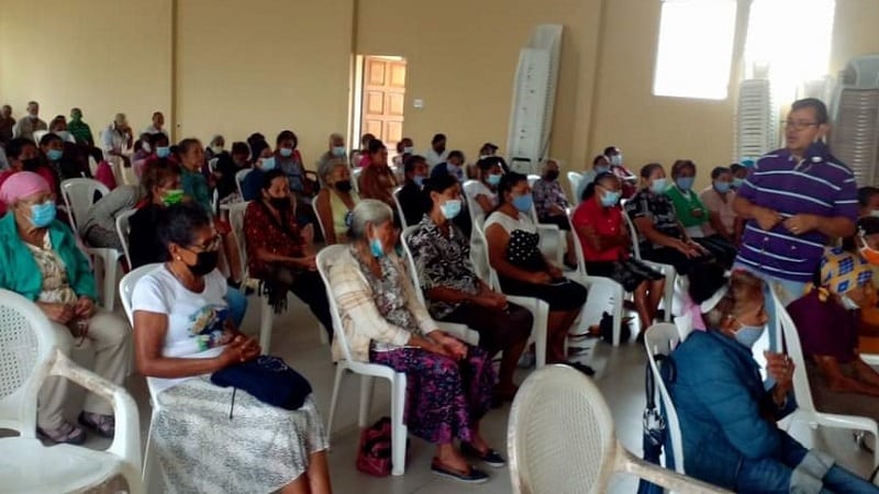Familias de Camoapa comparten alimentos con personas de la tercera edad