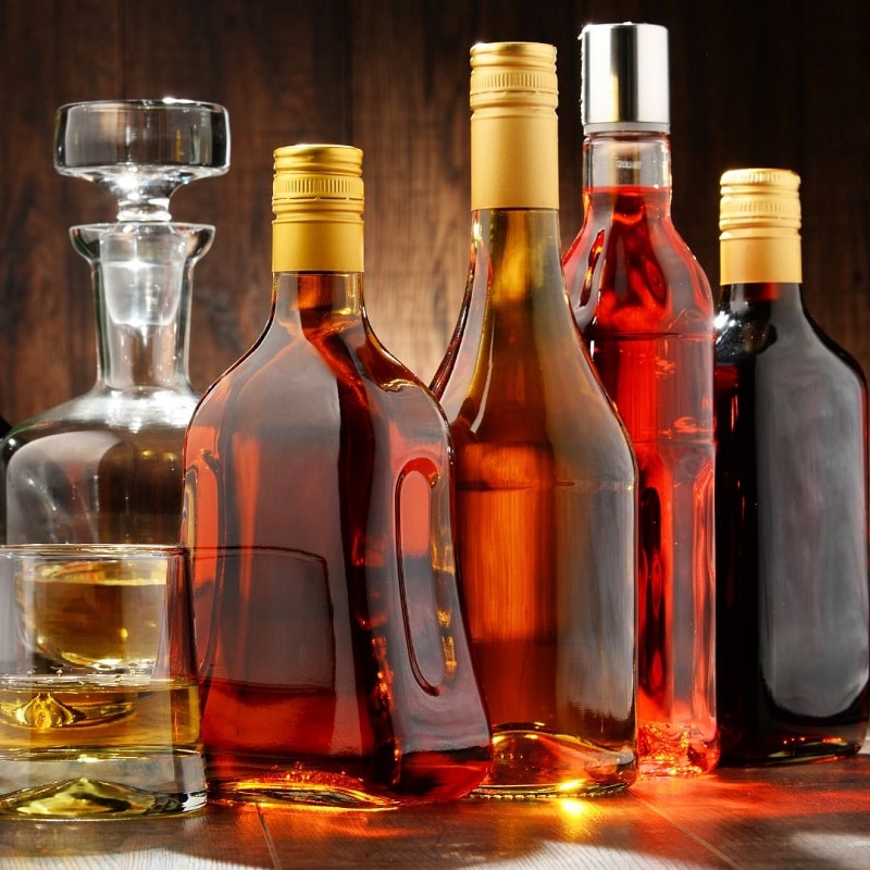 Aunque la ley prohíbe la venta de licor a jóvenes menores de 18 años, parece que los compradores y vendedores están “saltándose” la prohibición.