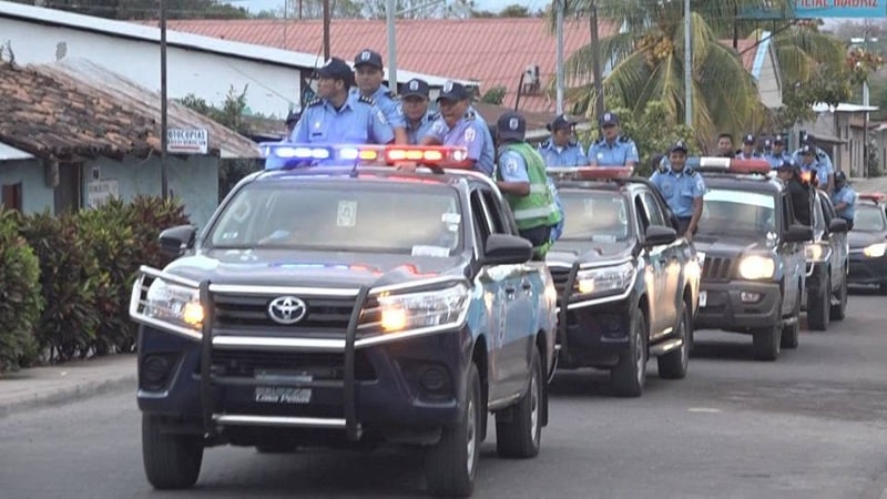 Policía saliendo de las estaciones para hacer el plan operativo en la carretera