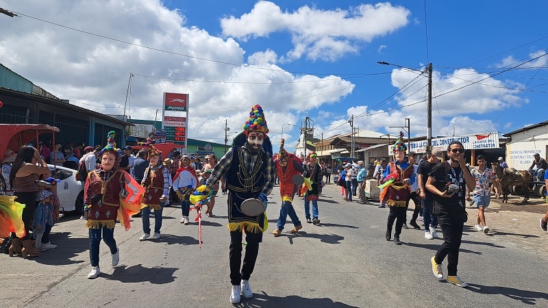 El Baile de El Gigante. Se trata de una dramatización bíblica de la pelea entre David y Goliat, donde los danzantes acompañan a la imagen, unos por tradición y otros por pagar una promesa de algún milagro recibido.