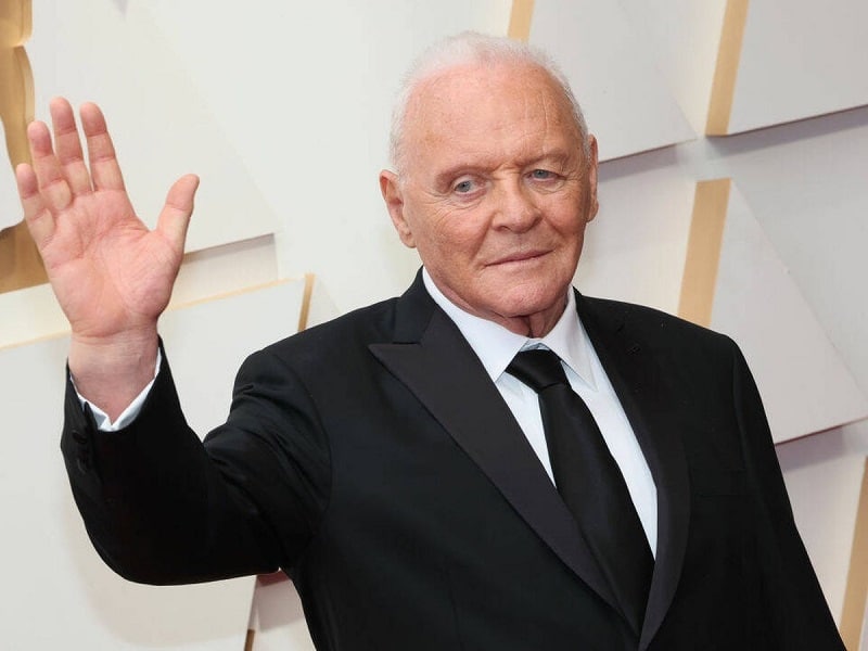 Actor británico lleva 47 años sin echarse un trago, ¿sabes quién es?