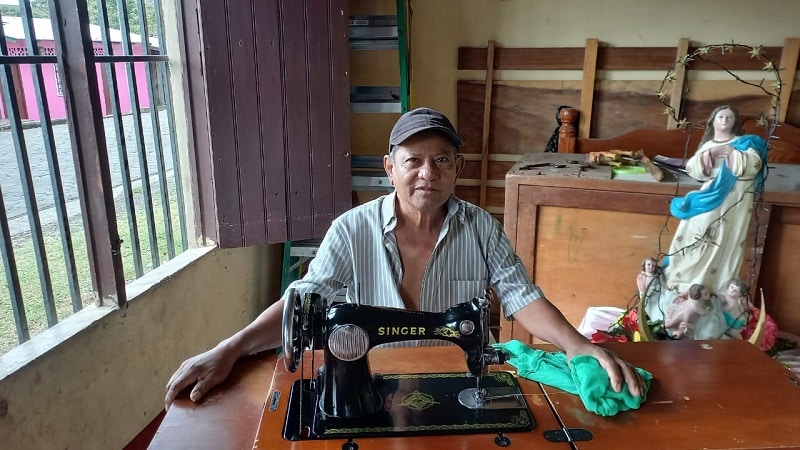 Sastre de Camoapa que lleva cuarenta años en el oficio