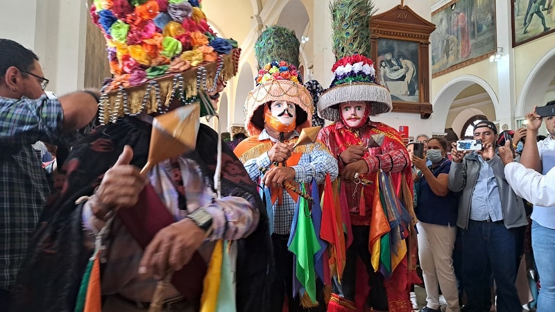 A la par de las imágenes, los bailes tradicionales como El Güegüense