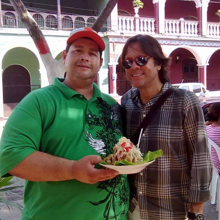 Francisco Javier Gómez, “El Gordito” junto al cantante y compositor nicaragüense Hernaldo Zuñiga. 