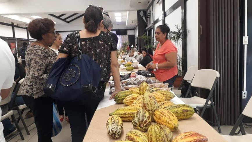 Imagen de una de las ferias de cacao, importantes actividades para incentivar la producción en la zona