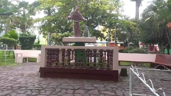 En la primera mitad del siglo pasado, el parque era utilizado como plaza de toros durante la festividad patronal, pero los cambios también modificaron su uso.