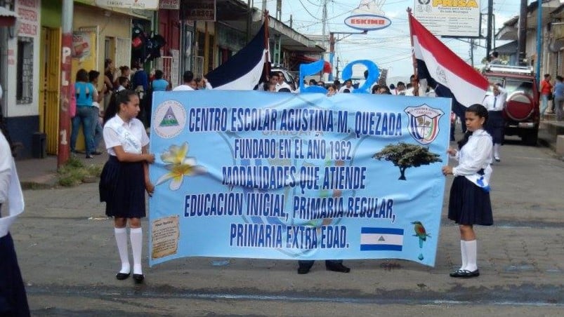 Comunidad educativa participa en aniversarios del centro y fiestas patrias