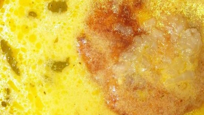La sopa de cuajada es una presentación diferente, el sabor de la cuajada se complementa con la masa, hecha a base de maíz