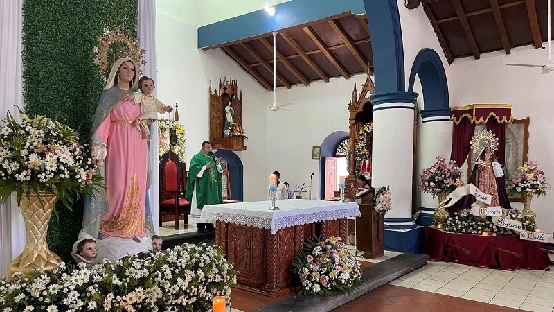 Este pasado jueves dos de febrero los feligreses católicos de Comalapa asistieron a la función principal de la virgen de Candelaria