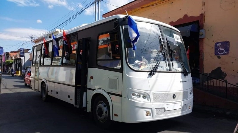 Las nuevas unidades de buses rusos, circulan con pocos pasajeros, pero es en hora “pico” que se ven más llenas