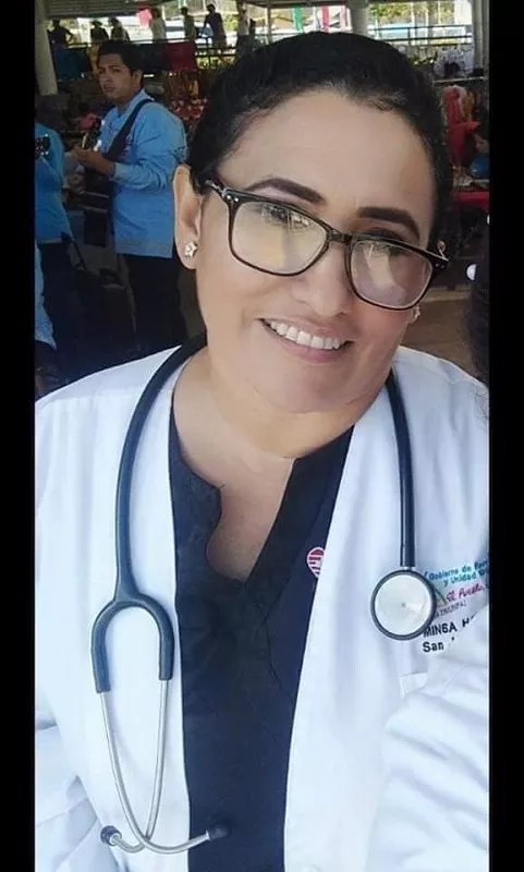 La doctora Aracelli Varela Bonilla de 51 años proviene de una familia de médicos de León.