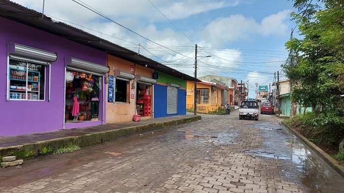Calle deteriorada en el sector de Economarket San Isidro. Piden reparación de la cuadra