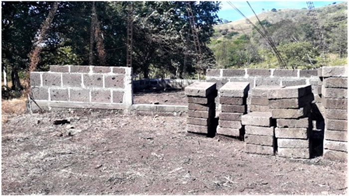 Construcción de la Capilla San Miguel Arcangel en comarca el Oregano