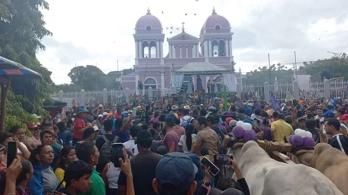 Las carretas peregrinas arribaron al Santuario Nacional de Jesús del Rescate desde horas muy tempranas de este lunes.