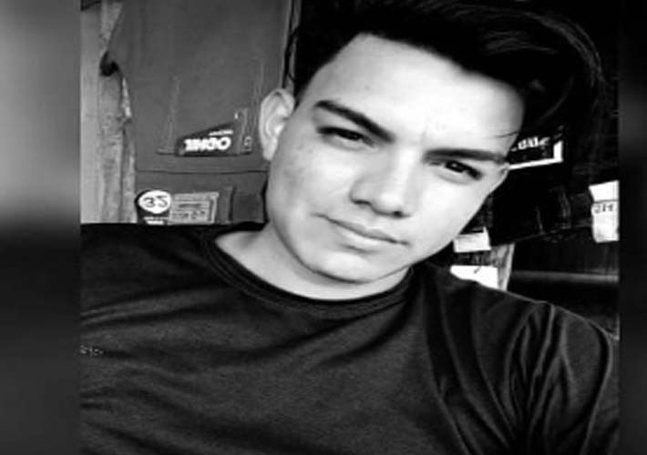 El joven Kevin Flores Ríos, de 22 años pierde la vida tras ser arrollado por una camioneta. Su mamá lo recuerda como una persona amable y sin ningún vicio
