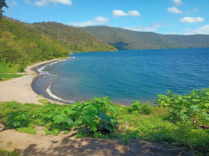 El mirador El Boquete, ofrece la oportunidad a los visitantes de bañarse en las aguas de la laguna de Apoyo.