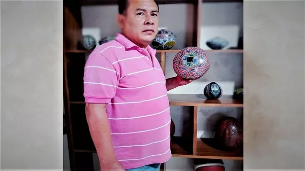 El artista del barro Helio Gutiérrez lleva en su haber más de 2000 obras.