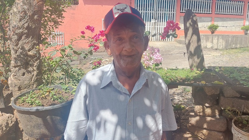 Juan Ronco tiene más de un siglo y quiere cargar a San Juan