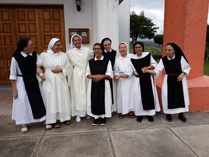 Hermanas que vivían en el Monasterio Santa Maria De La Paz Hermanas Trapenses