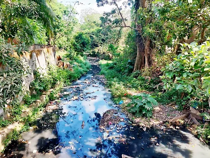 Cauce natural que cruza la ciudad de Camoapa de norte a sur, conocido como La Chingastosa