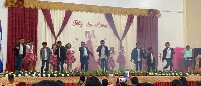 Niñez participa en la celebración conmemorativa al día de la madre nicaragüense