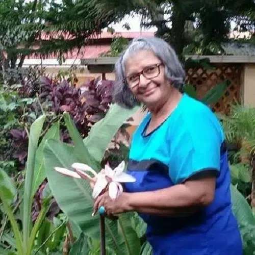 La señora Irma Ortega, desde su hogar ha logrado implementar un proceso de reutilización de los desechos.