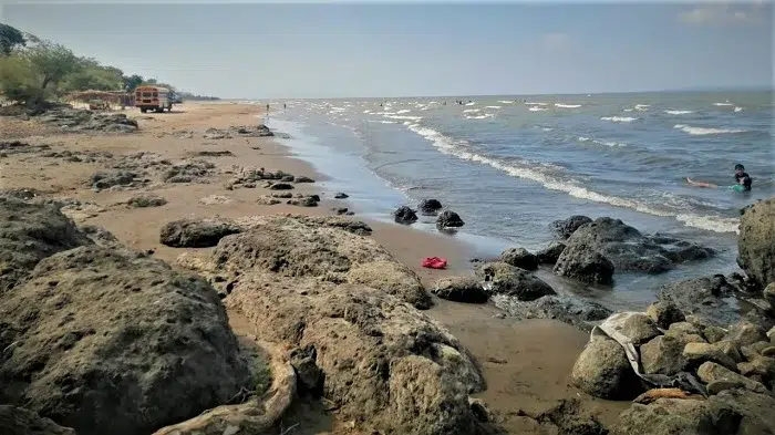 Parque eólico cercano a Playa La Virgen atrae a turistas y comunitarios ven oportunidades