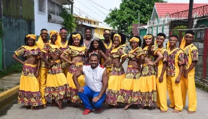 Ricky Carson, maestro de generaciones, que ha aportado a la cultura costeña es el homenajeado este año 2023.
