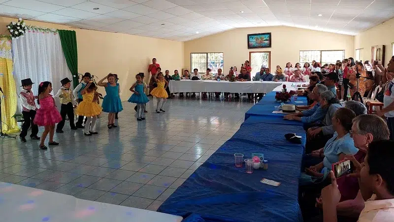 Docentes jubilados de Camoapa festejan su día recordando su misión como educadores