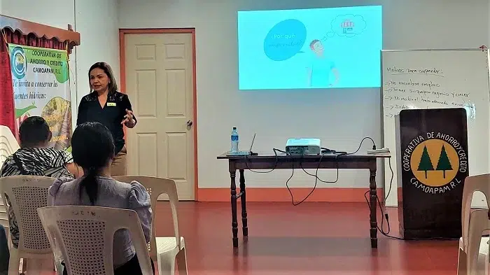 La licenciada Lidia Picado fue la encargada de impartir el taller.