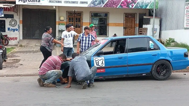 En Juigalpa se le desprendieron las llantas delanteras a un vehículo
