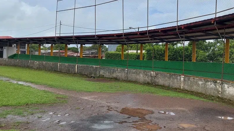 Reparan techo del estadio municipal de Camoapa con apoyo ciudadano