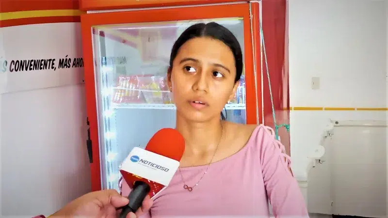 Alexandra Téllez, responsable de atención al cliente de venta de pollo en Juigalpa